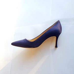 Manolo Blahnik Urgenzacri Navy Satin Pump